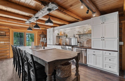 Eden Cabin | Rent the Snowberry Inn-Large kitchen & Gathering room Ensuite bath in all rooms
