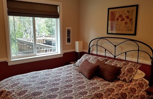 Oakhurst Cottage | Rent This 2 Bedroom Cottage For Your Mountain Getaway