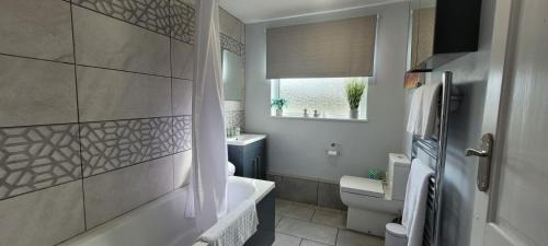 Crawley City Centre Apartment | Rent Unique the Beeches 2bed