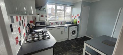 Crawley City Centre Apartment | Rent Unique the Beeches 2bed