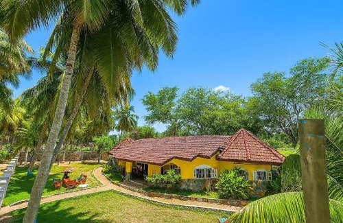 Ampenyi House | Rent your own private beach bungalow