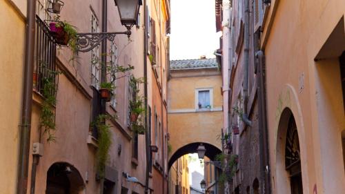 Rione VI Parione Apartment | Rental in Rome Loft Cappellari