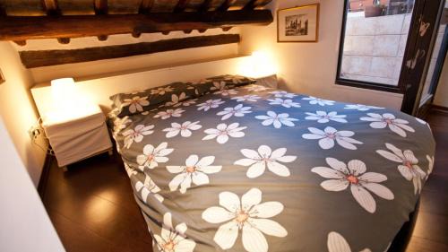 Rione VI Parione Apartment | Rental in Rome Loft Cappellari