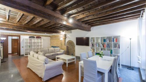 Trastevere Apartment | Rental in Rome Scala Deluxe