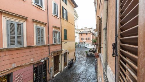 Trastevere Apartment | Rental in Rome Scala Deluxe