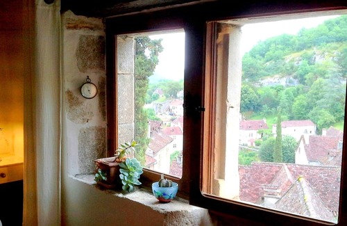 Saint-Cirq-Lapopie Cottage | Rental of charm in Saint Cirq La Popie, medieval village in the Lot