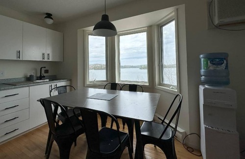 Bouchette House | Rental of renovated cottages facing the lake with a magnificent terrace