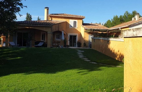 Sarrians House | Rental Provencal Villa of 100m2, with swimming pool and garden of 400m2.