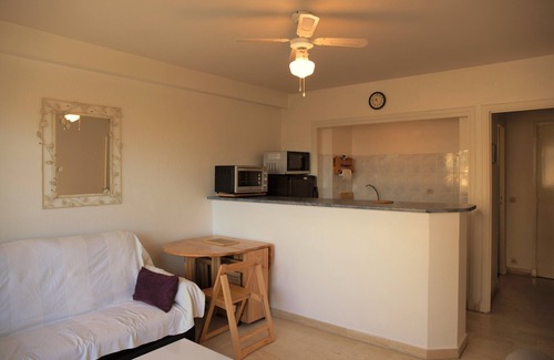 Golfe Juan Apartment | Rental Studio 26 m2 à Golfe juan à 500 m du port et des plages de sable.