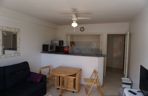 Golfe Juan Apartment | Rental Studio 26 m2 à Golfe juan à 500 m du port et des plages de sable.