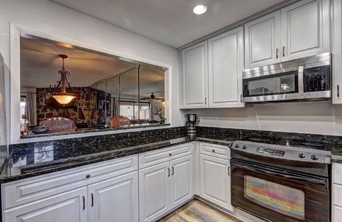 Dadeville House | Renting for 10+ Yrs - Private Dock, Family/Pet Friendly. Big Green Egg