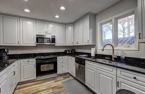 Dadeville House | Renting for 10+ Yrs - Private Dock, Family/Pet Friendly. Big Green Egg
