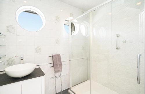 Ridgeway House | RentMySpaHome with Swimming Pool Hottub and Sauna