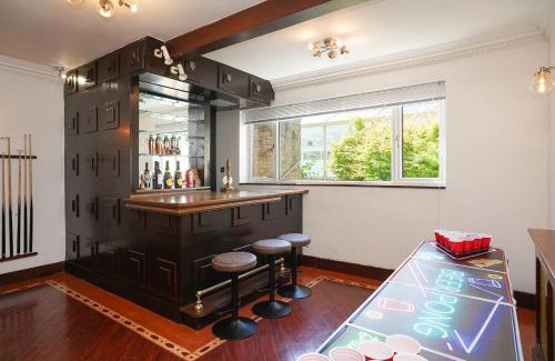 Ridgeway House | RentMySpaHome with Swimming Pool Hottub and Sauna