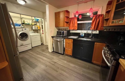 Renton House | Renton Gem: 2BR Near Airport, Landing, Southcenter, Bellevue, Seattle