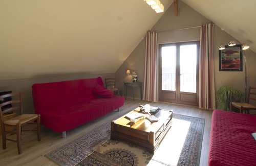 Saint-Eloi-de-Fourques Cottage | rents a cottage in the Manor Park Hermos