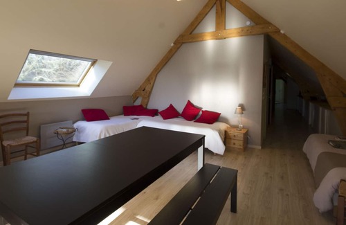 Saint-Eloi-de-Fourques Cottage | rents a cottage in the Manor Park Hermos