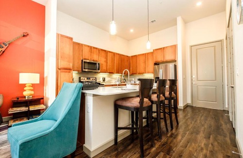 Central Business District Apartment | Renu Downtown Houston - Relax,Revive,Renew