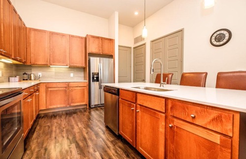Central Business District Apartment | Renu Downtown Houston - Relax,Revive,Renew