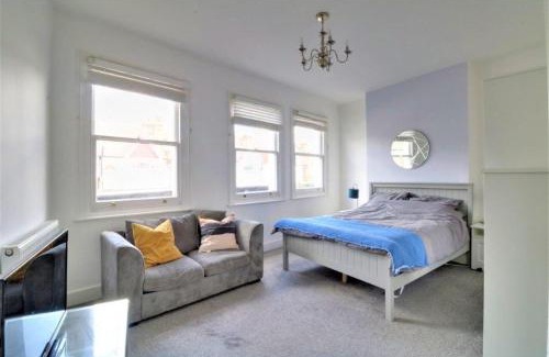 Southfields Apartment | Replingham Road Apartment