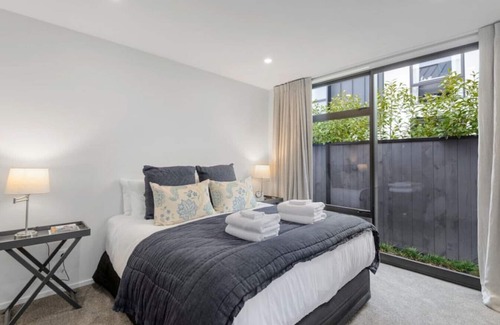 Merivale House | Repton City Townhouse - Merivale