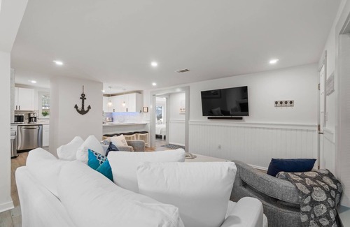 Gulfview Heights House | Reserve for Summer Now! Non Shedding Dog friendly - Gulf Coast FL Beach Bungalow