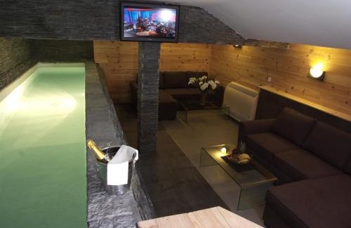 Peone Apartment | Residence Aqualiva à Valberg Piscine privative dans chacun des appartements situé à 20 m des pistes de ski