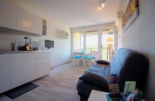 Miramar House | RESIDENCE BEACH FACING THE ISLANDS OF HYERES