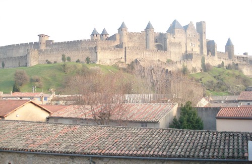 Carcassonne Apartment | Residence Barbacane at the foot of the Medieval City.