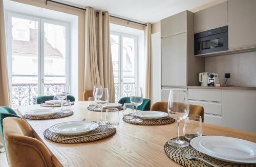 Saint-Merri Apartment | Residence beaubourg by Studio prestige