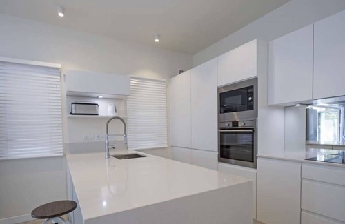 Pereybere Apartment | Résidence Bleue "La Casa" charming apartment 80m from the sea private swimming pool