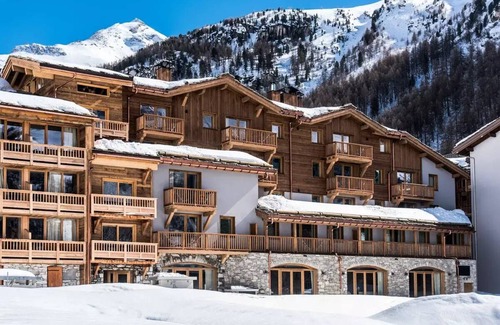 Val-d'Isere Apartment | Residence Chalet Skadi * - 3 Room Apartment 4 People Fireplace or Stove