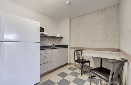Glendale Hotel | Residence & Conference Centre - Niagara-on-the-Lake