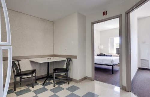 Glendale Hotel | Residence & Conference Centre - Niagara-on-the-Lake