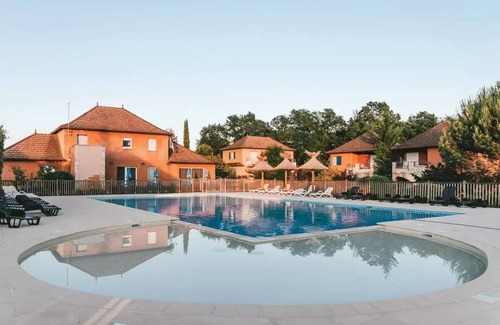 Prayssac Apartment | Residence du Domaine de Claire Rive* - 3 room apartment for 6 people