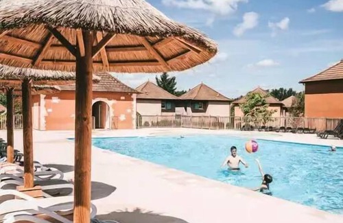Prayssac Apartment | Residence du Domaine de Claire Rive* - 3 room apartment for 6 people