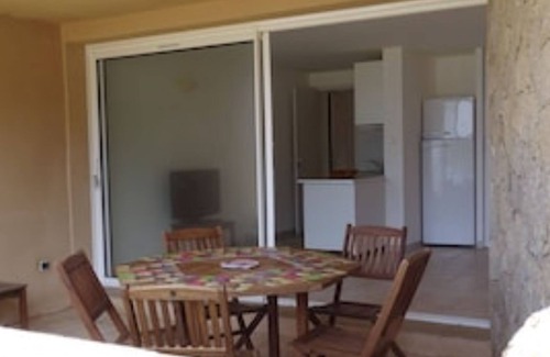 Tizzano Apartment | Residence Fioravanti 3 Appartements Pieds Dans L'eau