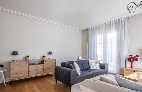 Umraniye Apartment | Residence Flat with Balcony in Umraniye