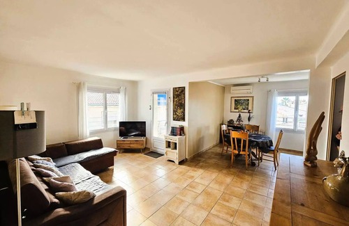 Six-Fours-les-Plages Apartment | Residence Unforeseeable - Beautiful apartment with balcony 300m from the beach, air conditioning, internet.