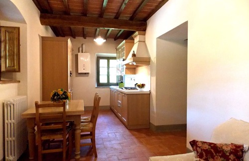 Dicomano Apartment | Residence in Carbonile with 2 bedrooms sleeps 5