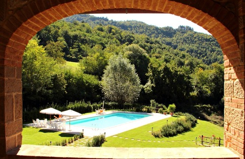Dicomano Apartment | Residence in Carbonile with 2 bedrooms sleeps 5