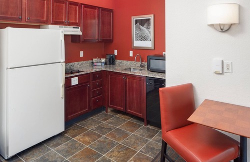 Greenwich Hotel | Residence Inn by Marriott Wichita East at Plazzio