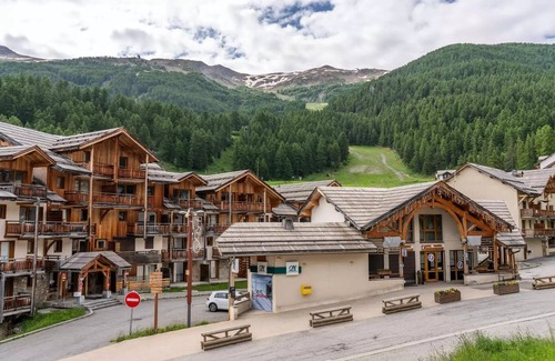 Les Orres Apartment | Residence Le Balcon Des Airelles - The Lodge d'Orres located in the heart of 1800