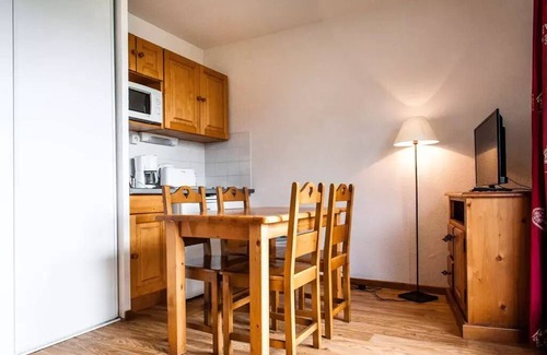 Besse-et-Saint-Anastaise Apartment | Residence Le Bois De La Reine* - 2 Room Apartment 2/4 People