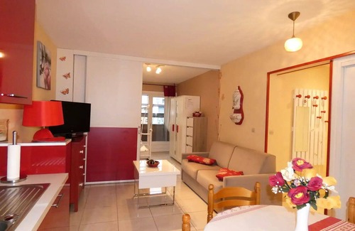 Aix-les-Bains City Center Apartment | Residence Le Cocher De La Reine - In pleasant neighborhood, well equipped accommodation!