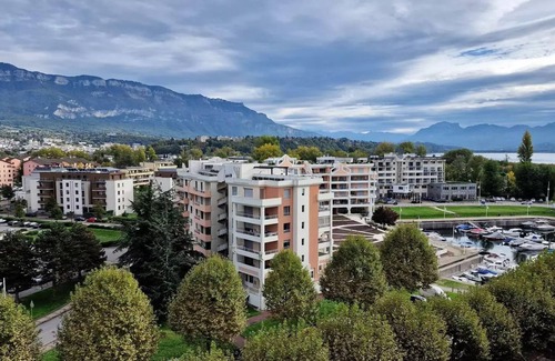 Aix-les-Bains Apartment | Residence Les Belles Rives E - Beautiful and stunning views of Lake Bourget!