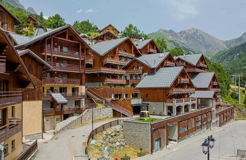 Vaujany Apartment | Residence Les Epinettes * - 2 Rooms Cabin + Sleeping Area 8 People