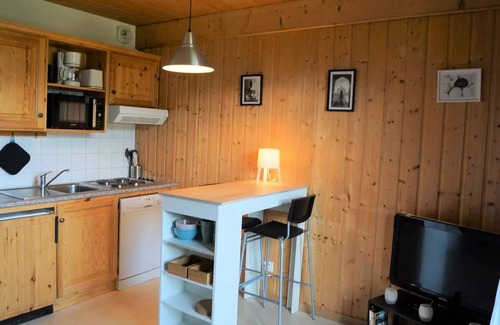 Saint-Jean-d'Arves Apartment | Residence Les Marmotes - Apartment near the slopes and ski school, ideal family of 4