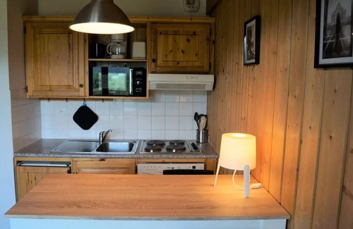 Saint-Jean-d'Arves Apartment | Residence Les Marmotes - Apartment near the slopes and ski school, ideal family of 4
