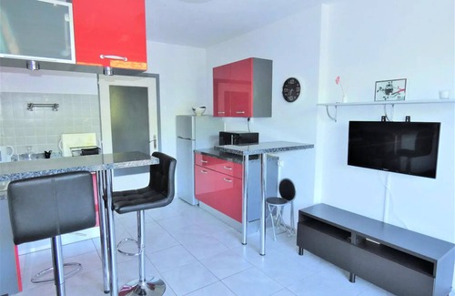 Aix-les-Bains Apartment | Residence Les Roseaux - Nice 2 rooms quiet by the lake!